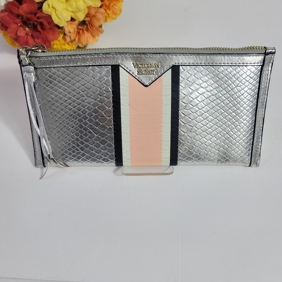 Victoria's Secret Handbags - VICTORIA'S SECRET COSMETIC BAG